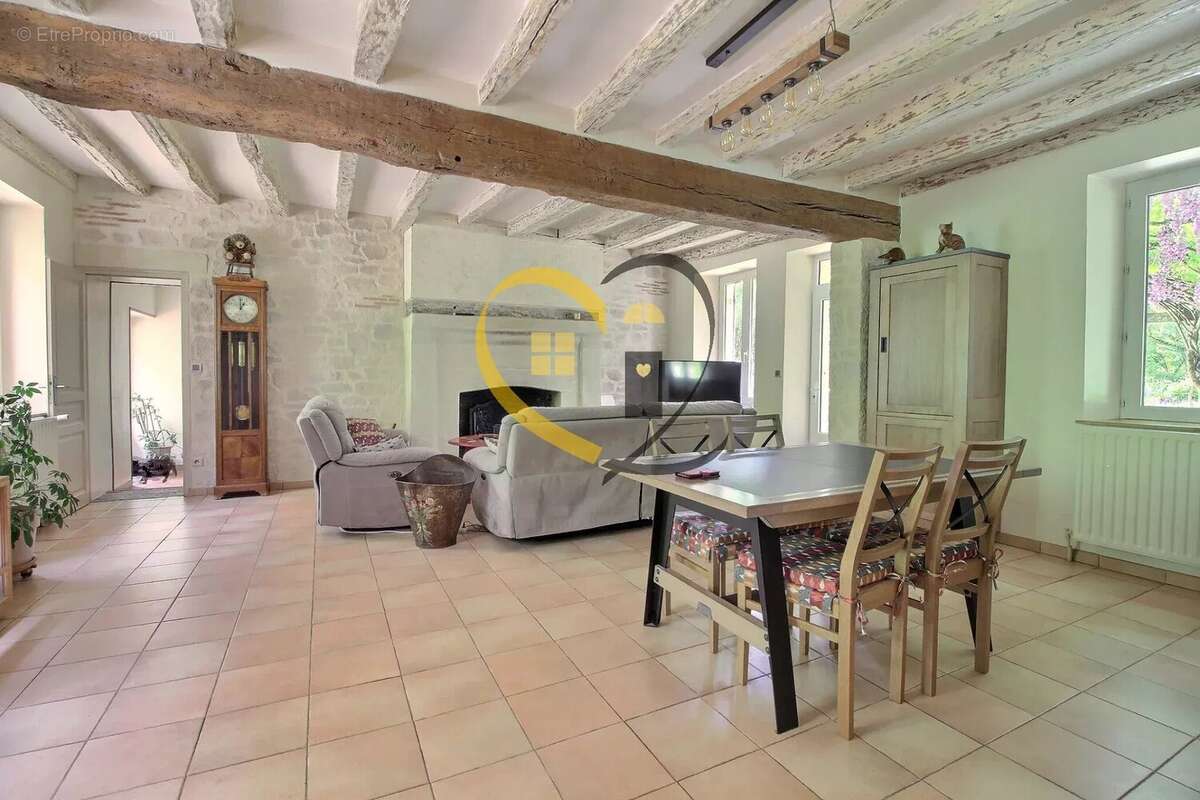 Maison à SAINT-DENIS-DE-PALIN