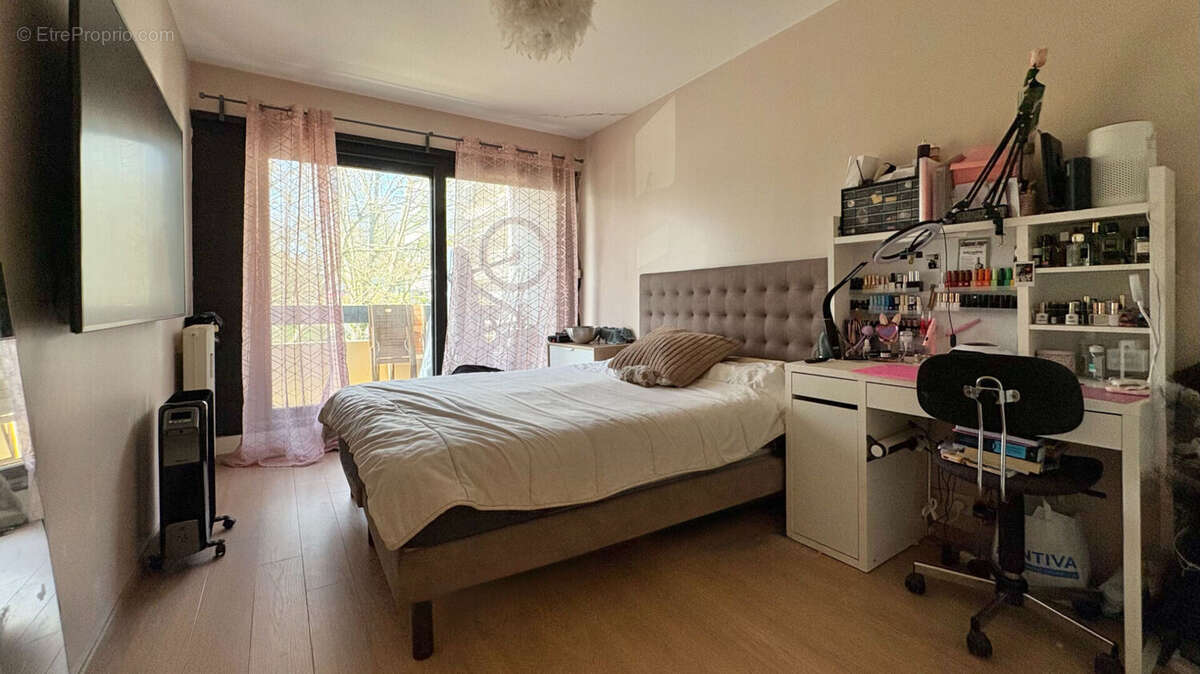 Appartement à LE COUDRAY-MONTCEAUX