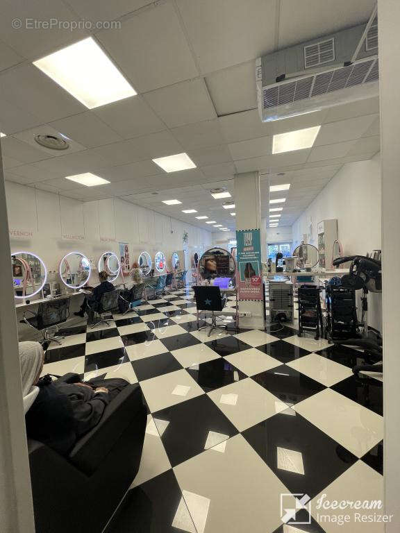 Commerce à VILLENEUVE-LOUBET