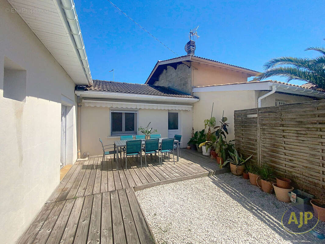 Maison à AMBARES-ET-LAGRAVE