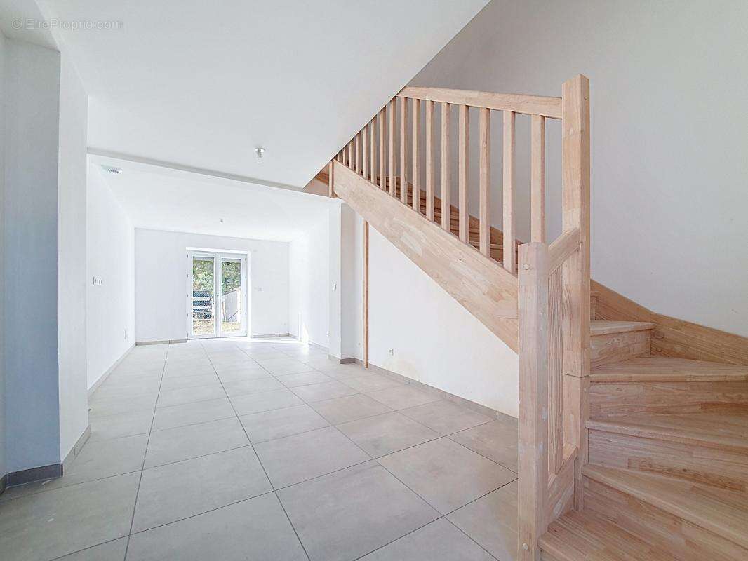 Appartement - 1 chambre - Duplex - Jardin - Stationnement - photo 8