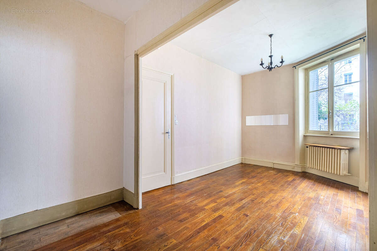 Vente appartement  1 pièce et cuisine - Lyon 6 Mairie - à rénover - photo 11