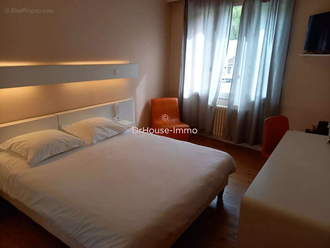 Commerce à PONT-DE-SALARS