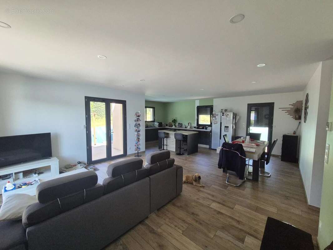 Récente maison de plain pied de 110 m² - photo 3