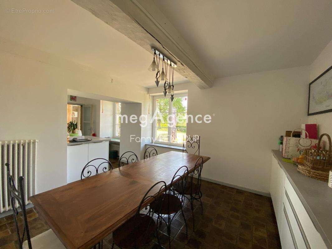 Maison à PERRIERS-EN-BEAUFICEL