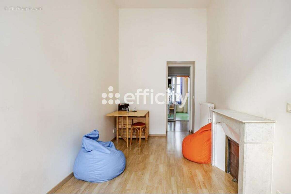 Appartement à PARIS-10E