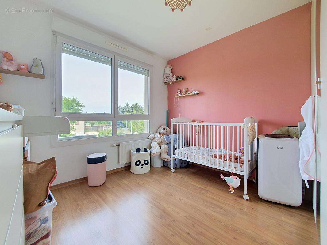 Appartement à CHUZELLES