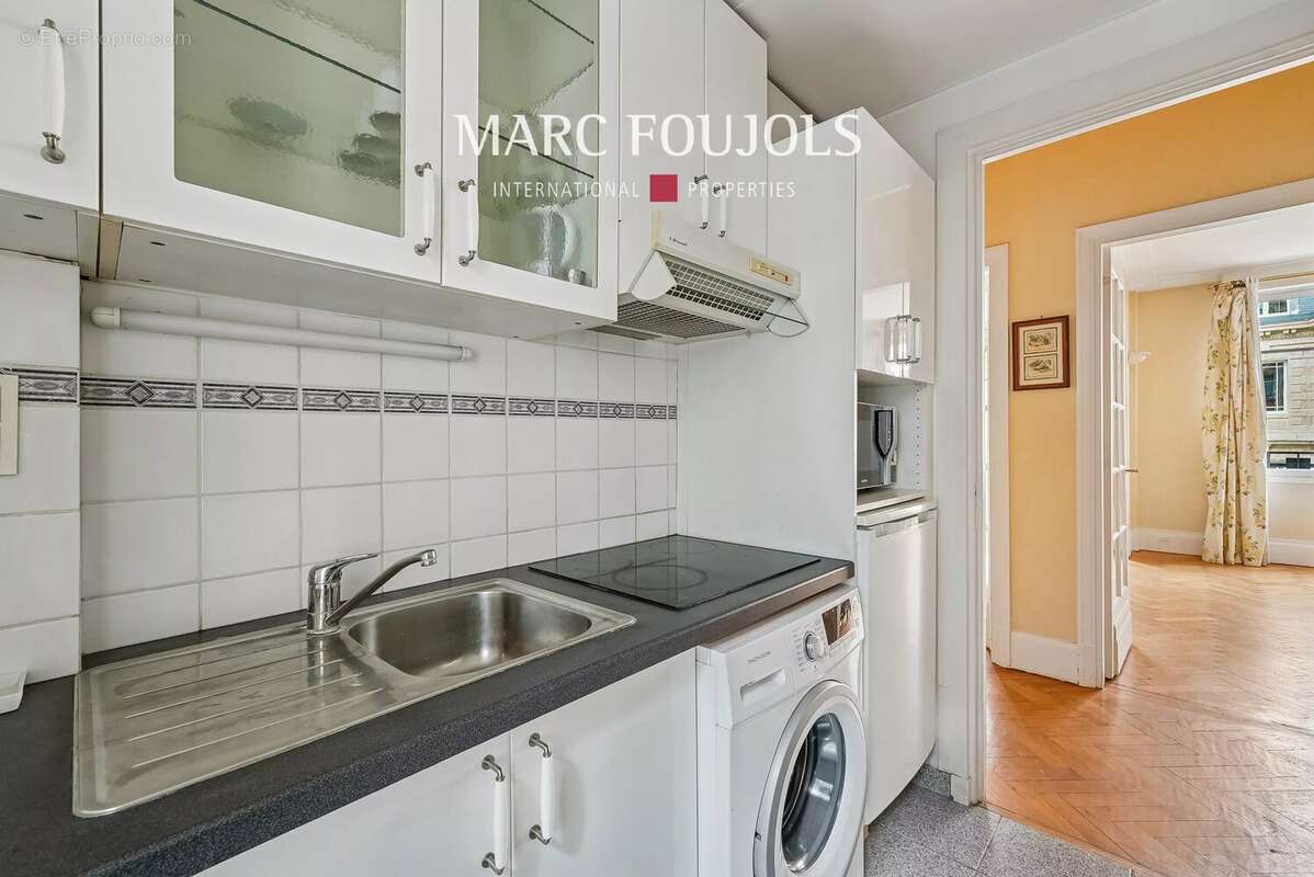 Appartement à PARIS-8E