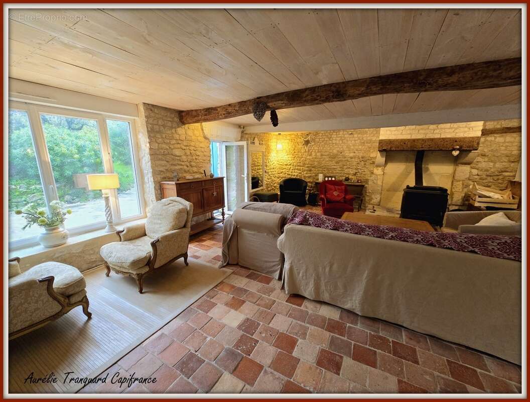 Maison à vendre 4 pièces ANTEZANT LA CHAPELLE (17) LONGERE/ maison charentaise avec dépendances - photo 2