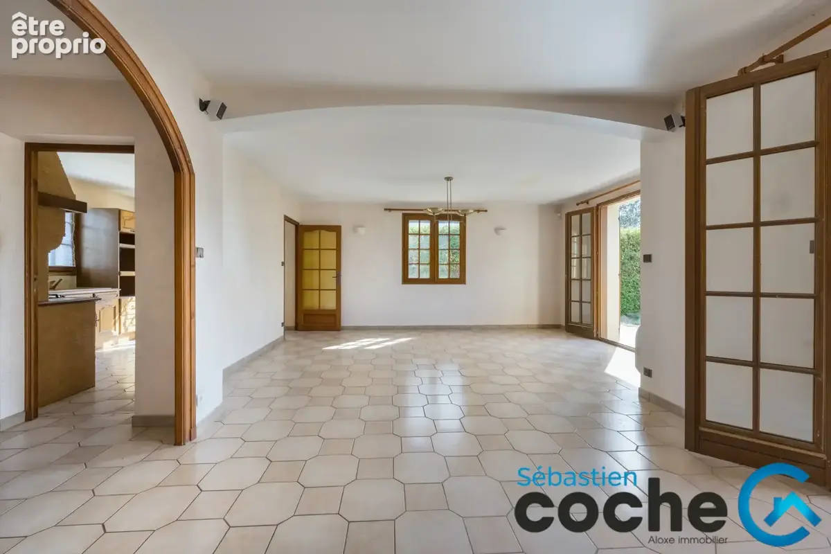 Exclusivité Chassieu - Villa 121m2 avec garage 50m2  sur parcelle 1000m2 - photo 5