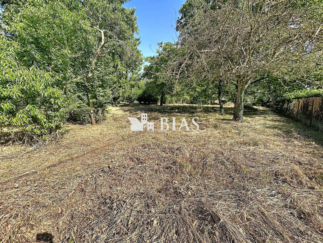 Terrain 1374 m² à Montmain  - photo 2