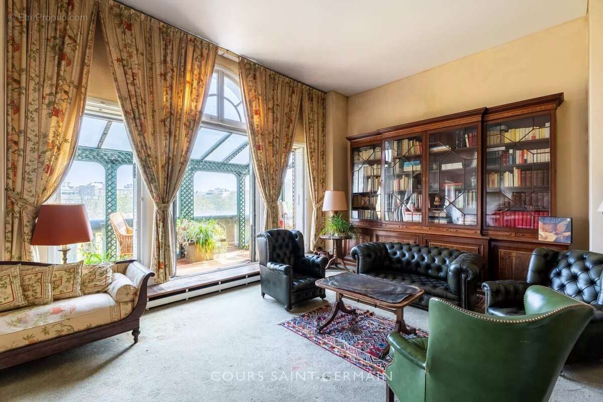 Appartement à PARIS-16E