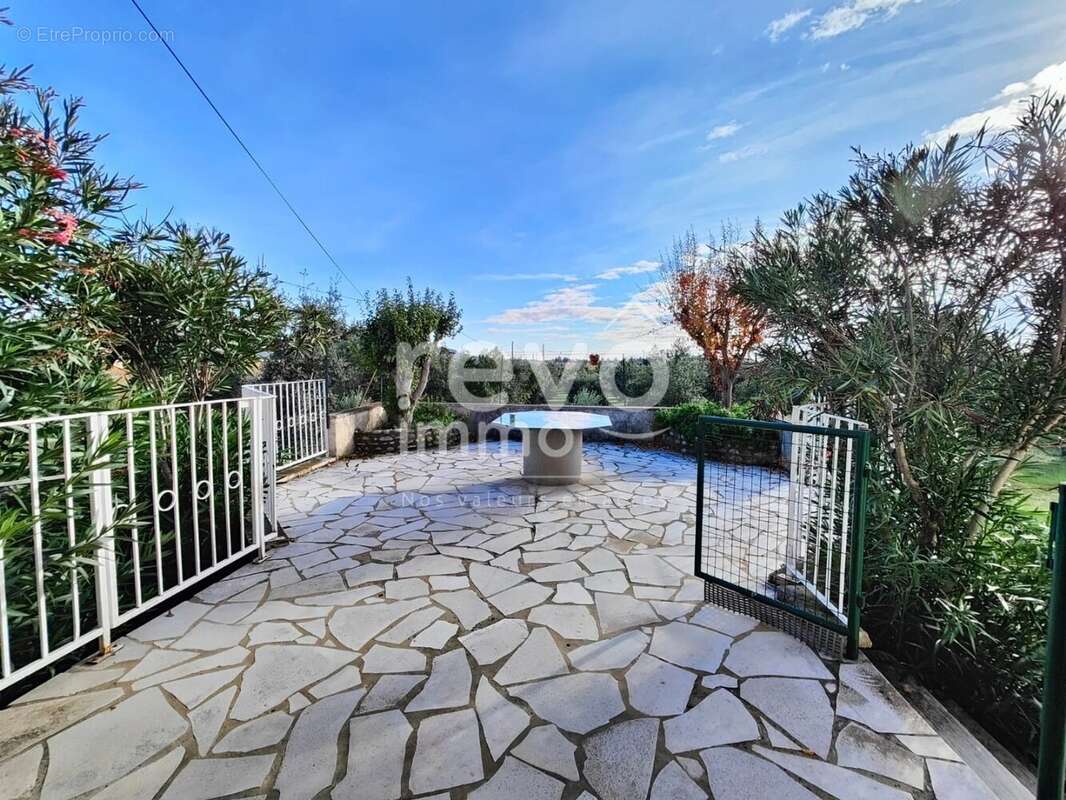 Maison à LA BAUME-DE-TRANSIT