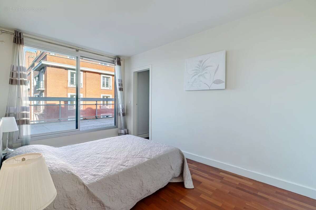 Appartement à PARIS-17E