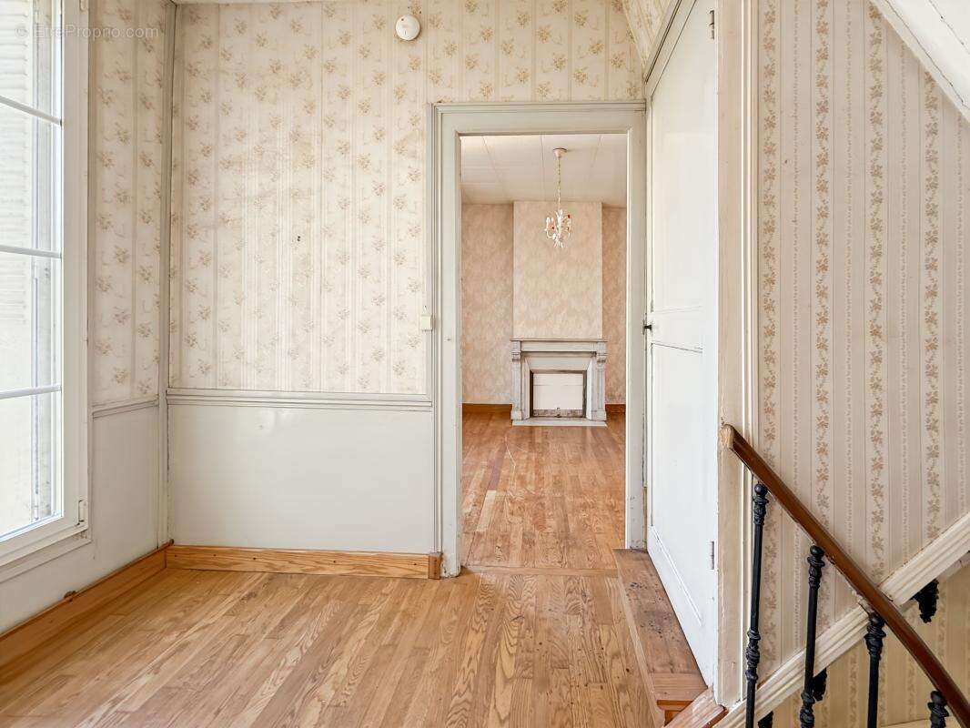 Maison À Vendre Secteur Clairmarais à Reims, Jardin et Box de rangement - photo 8
