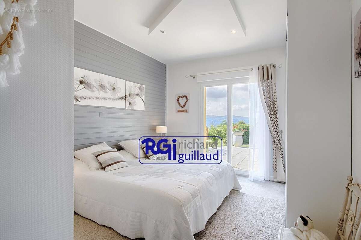 Maison à MONTAGNIEU