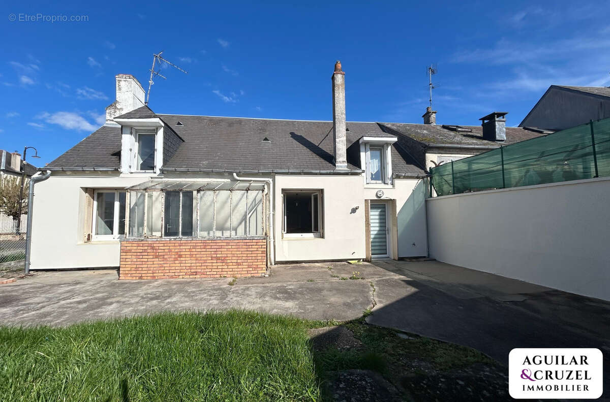 Maison à LA CHAPELLE-SAINT-URSIN