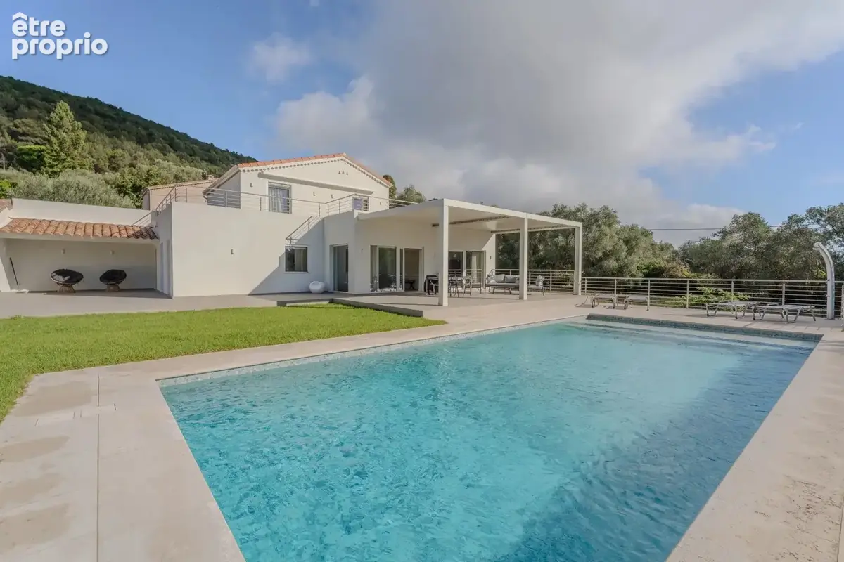 Villa contemporaine rénovée, terrain plat et piscine - photo 2