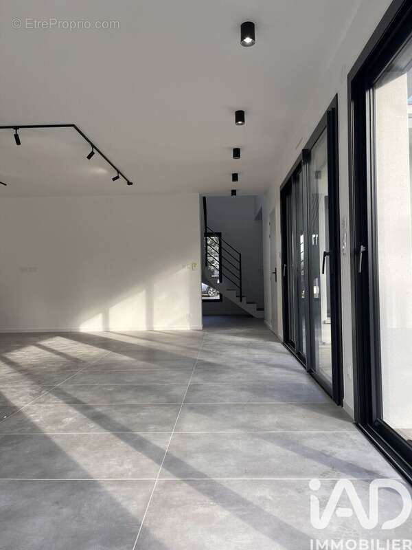 Maison 142 m² à Murs-Erigne  - photo 4