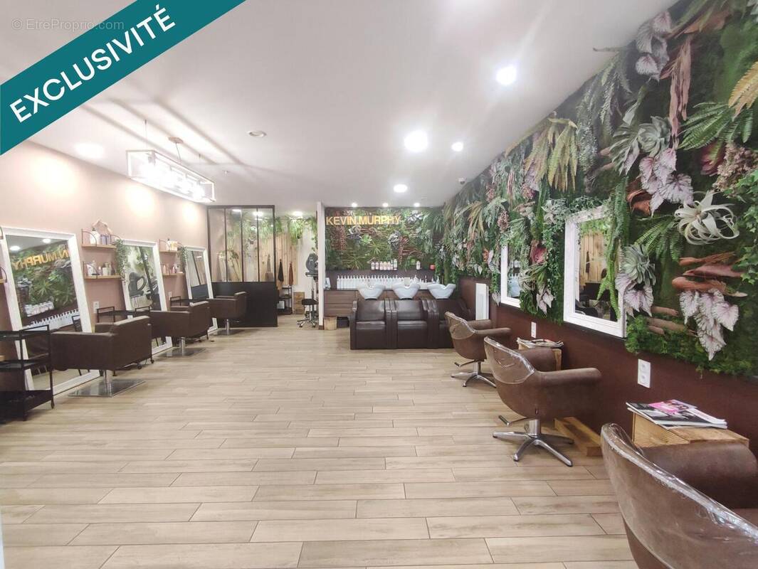 Photo 1 - Commerce à SAINT-MARTIN-DES-CHAMPS