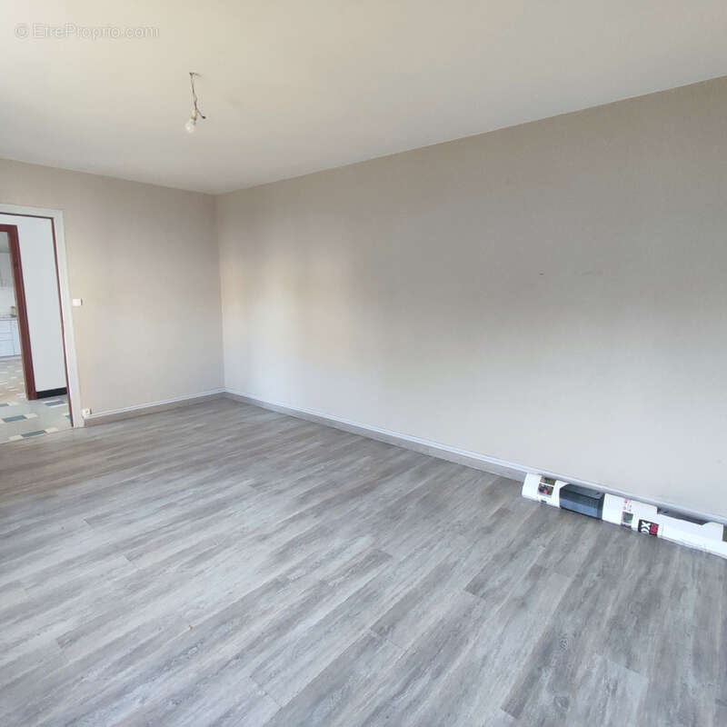 Maison à BRIZAMBOURG