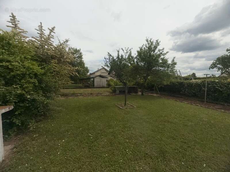 À vendre maison plain-pied 4 chambres à GEVRY (39) – Proche Dole – Grand terrain – Beau potentiel - photo 2