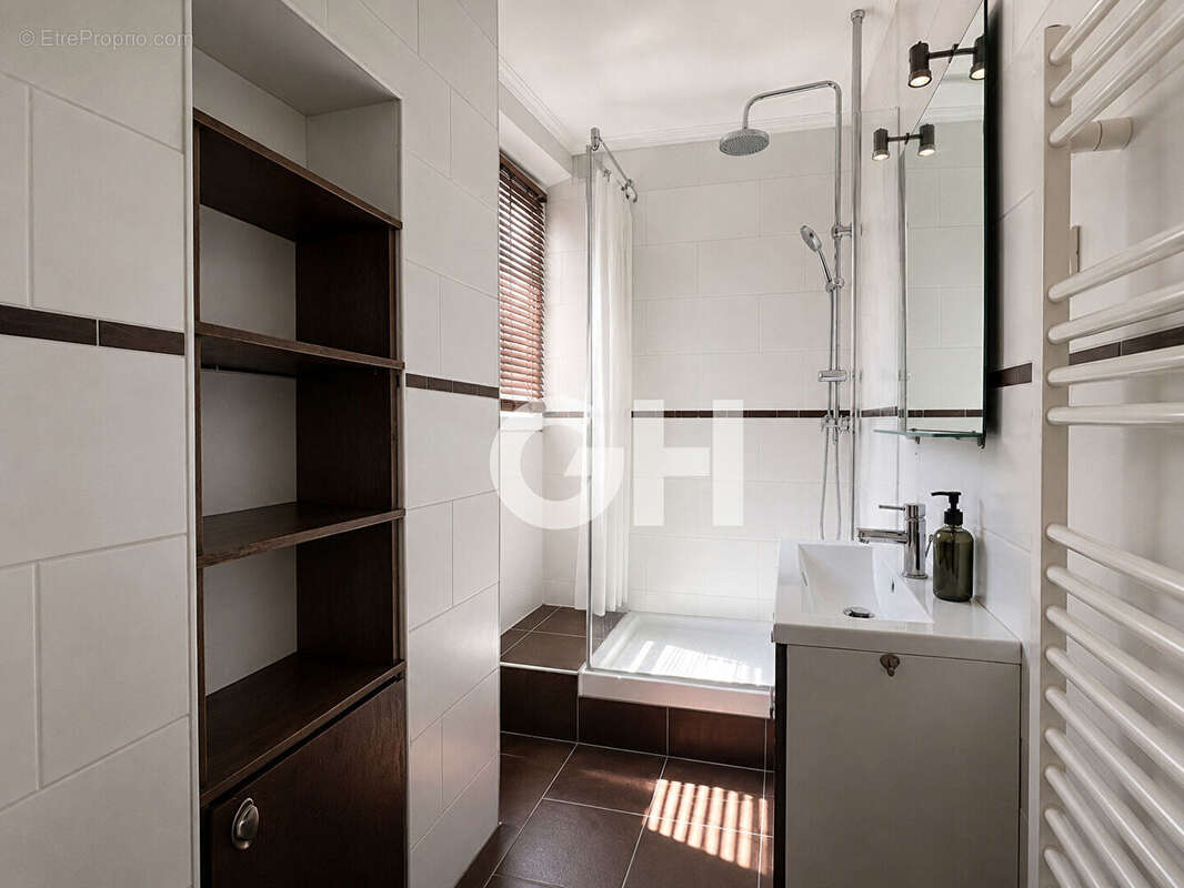 Père Lachaise - appartement en dernier étage - photo 5