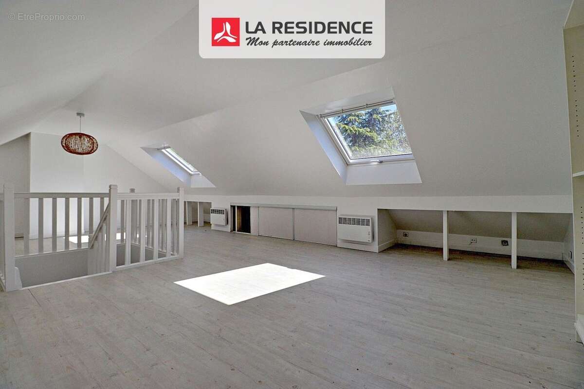 Maison 163 m² à Saint-Germain-En-Laye  - photo 9