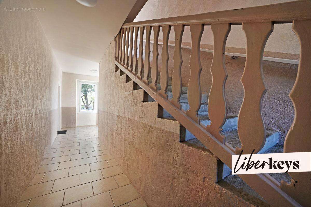 Appartement à COMPS