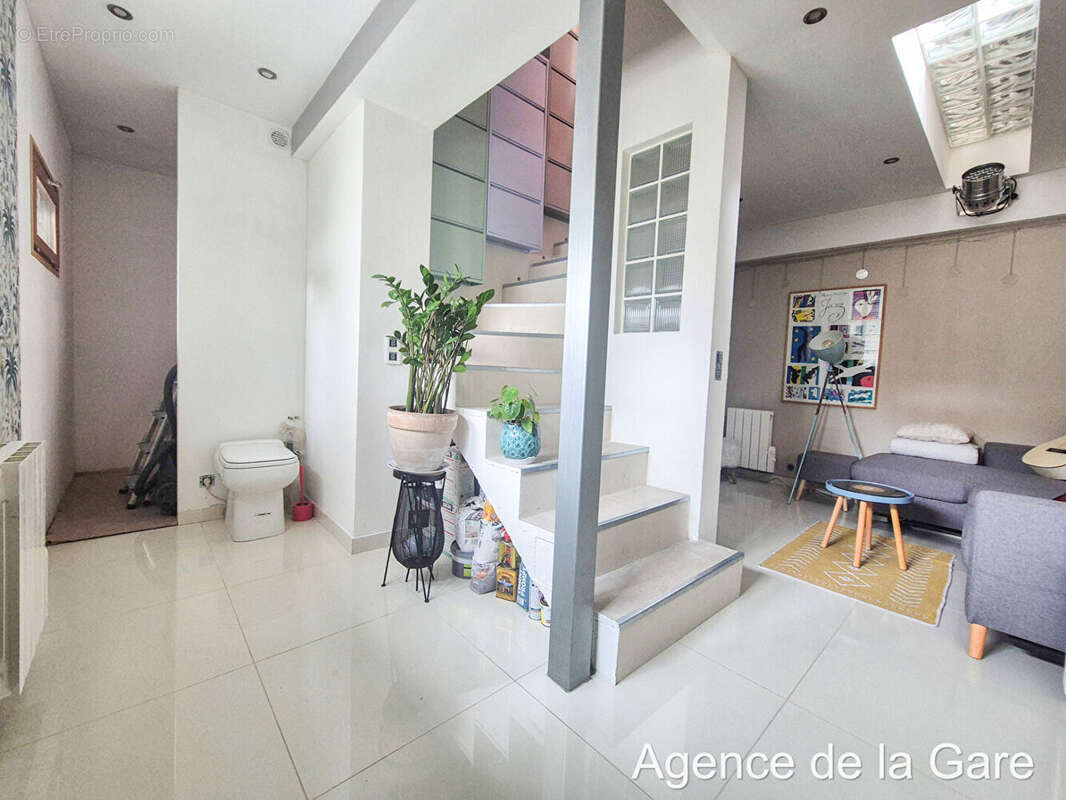 Appartement à SARTROUVILLE