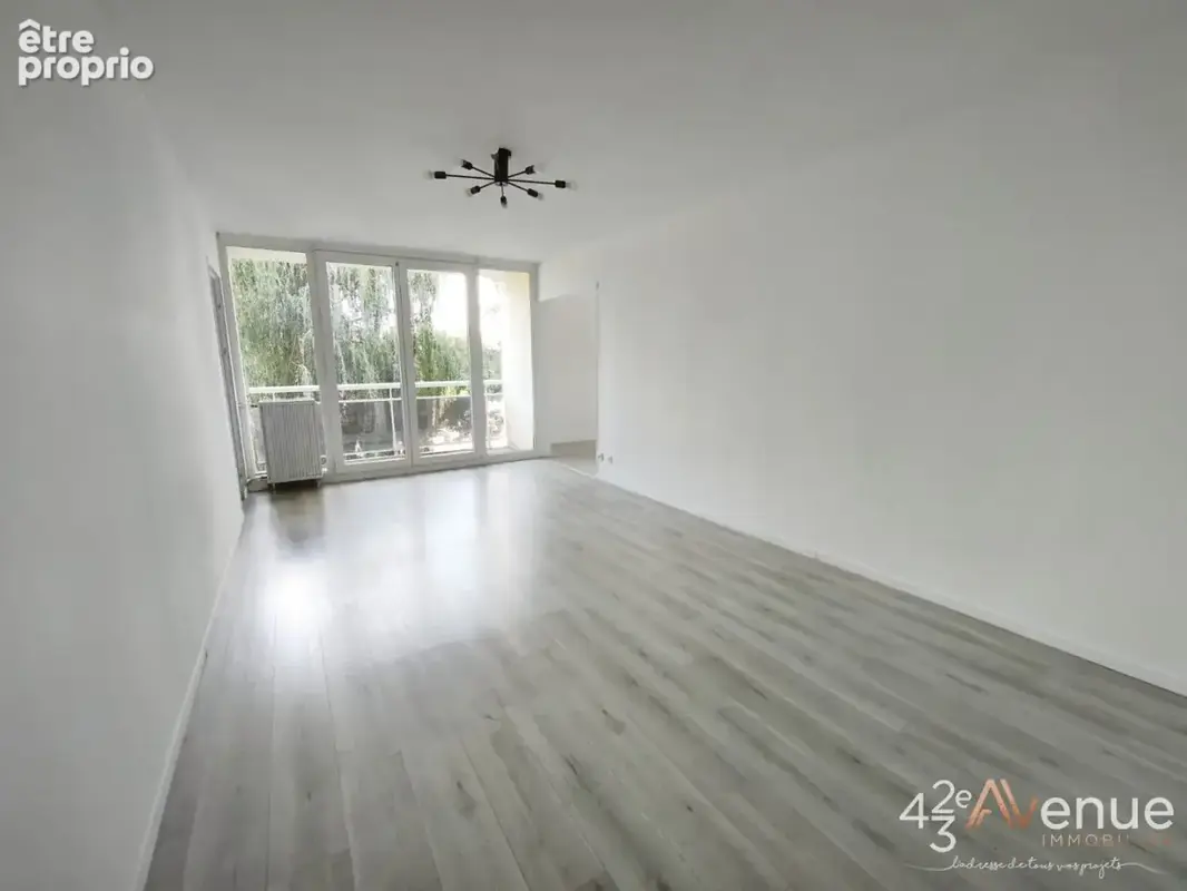 Appartement 96 m² à Saint-Etienne  - photo 4