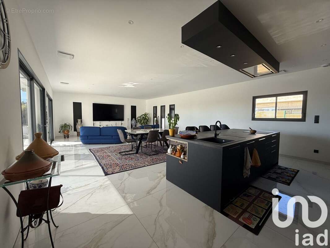 Maison 198 m² à Clarensac  - photo 4