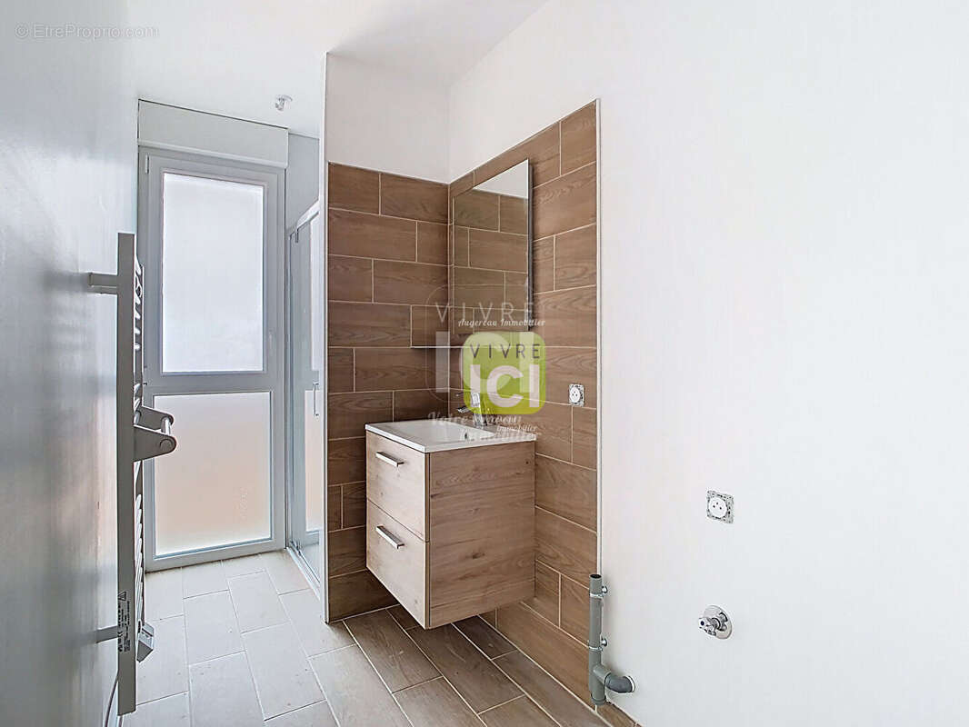 Appartement à SAINT-MACAIRE-EN-MAUGES