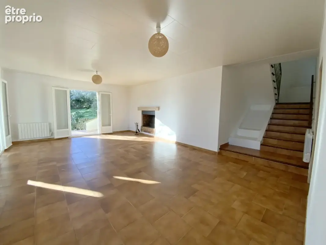 Charmante villa avec vue et terrain arboré. - photo 6