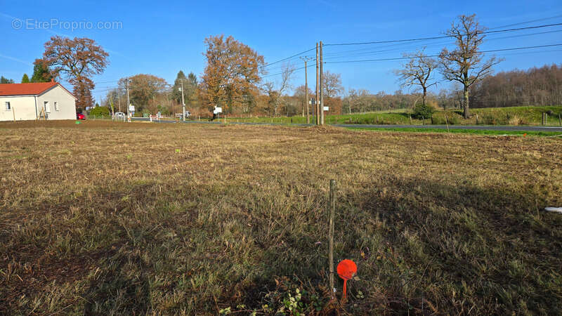 Terrain à ORADOUR-SUR-GLANE