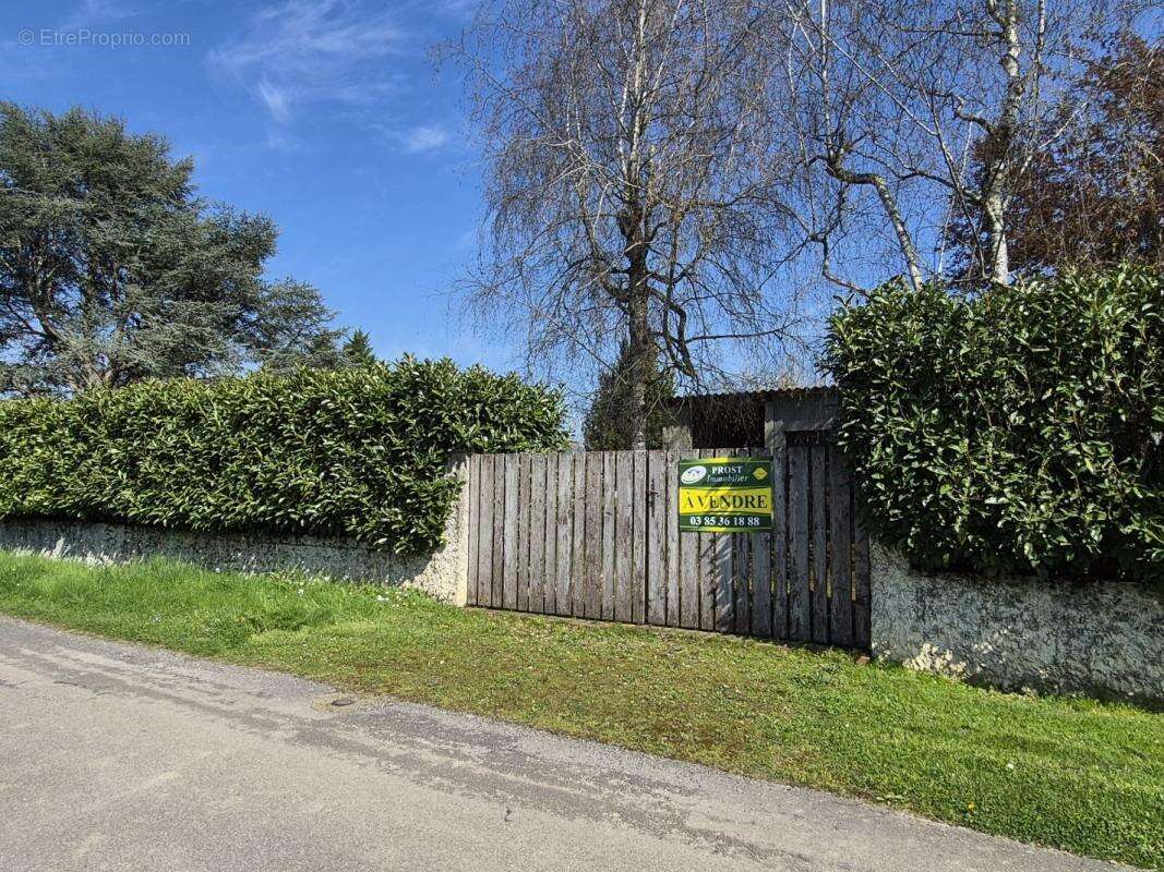 Terrain à PONT-DE-VAUX