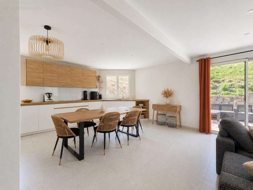 Maison 150 m² à La Tour  - photo 3
