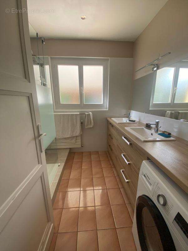 Maison à AMBARES-ET-LAGRAVE