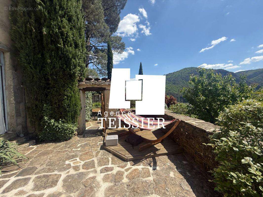 Maison à SAINT-MELANY