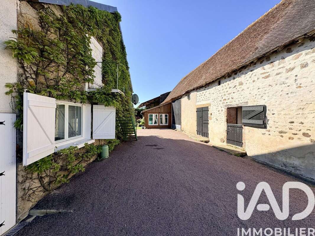 Maison 199 m² à Verneix  - photo 3
