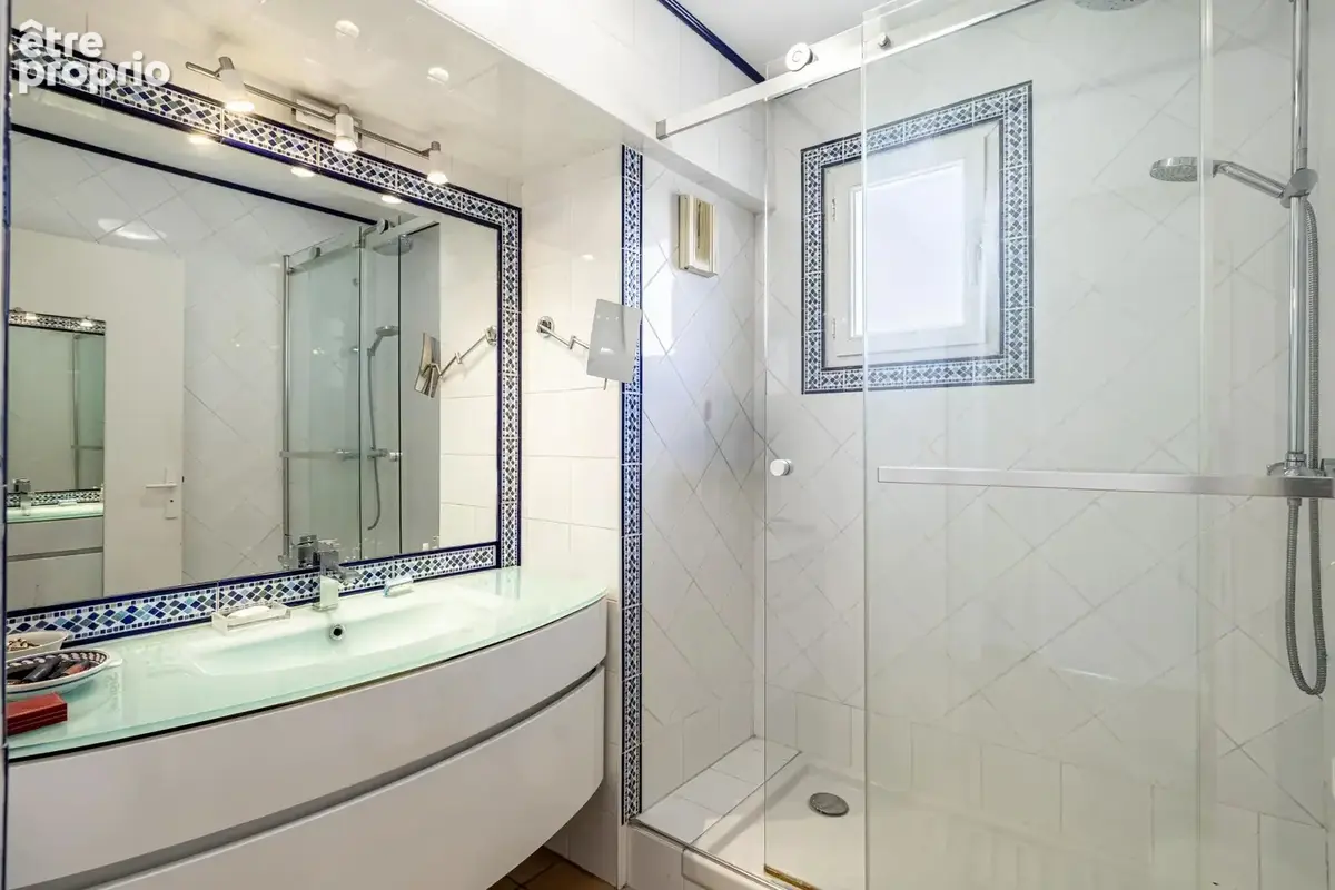 Nice – Corniche Fleurie – Superbe 4 Pièces avec Terrasse Exceptionnelle de 85 m², Vue Mer Panoramique et Piscine - photo 9