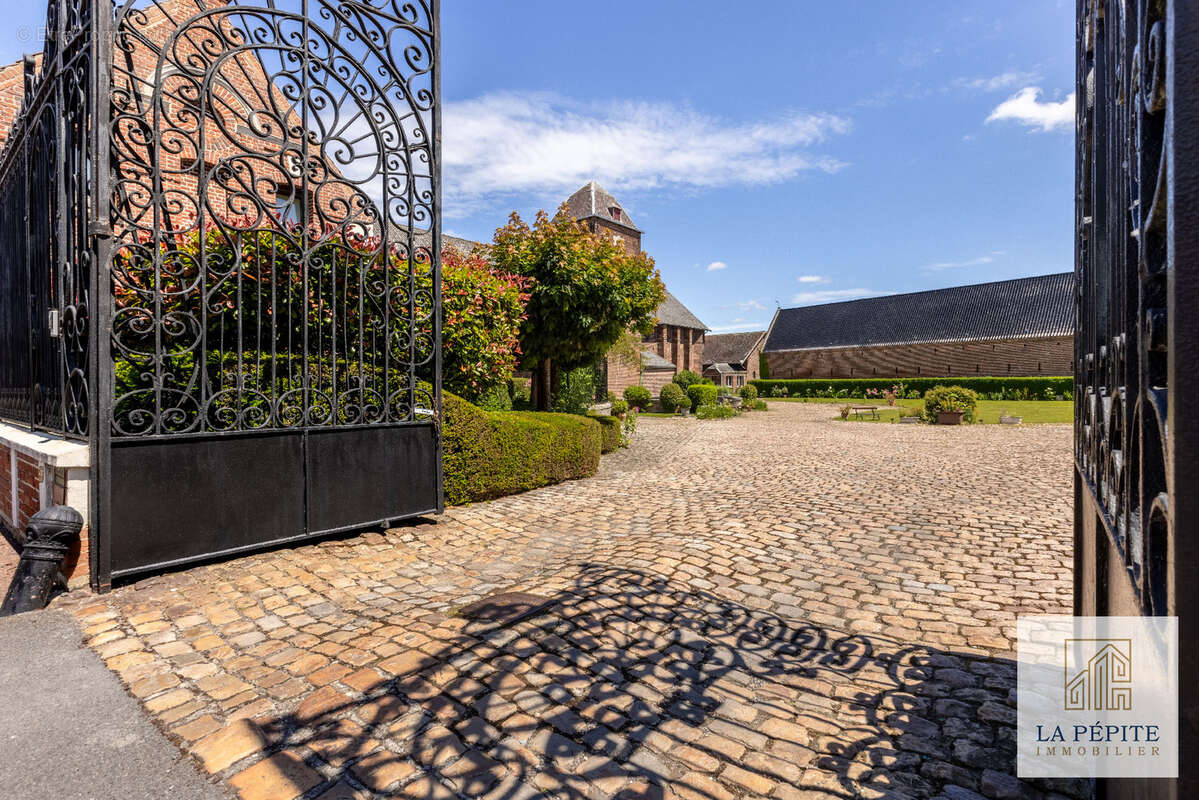 Domaine historique avec revenus locatifs immédiats et potentiel exceptionnel - photo 2