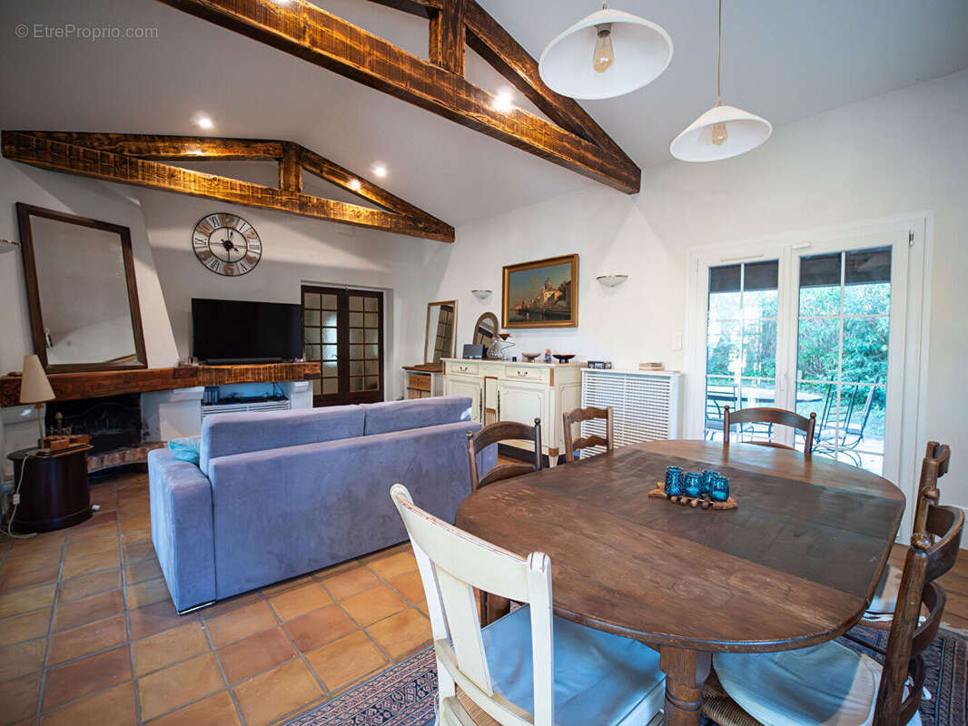 Maison à LA ROQUETTE-SUR-SIAGNE