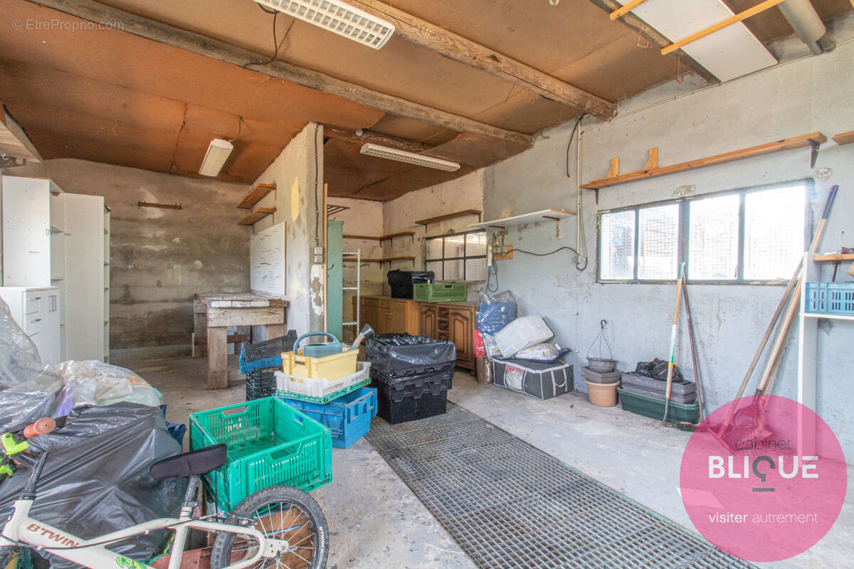 Plain-pied, grand jardin et garages xxl : ici, l'espace a pris ses aises ! - photo 33