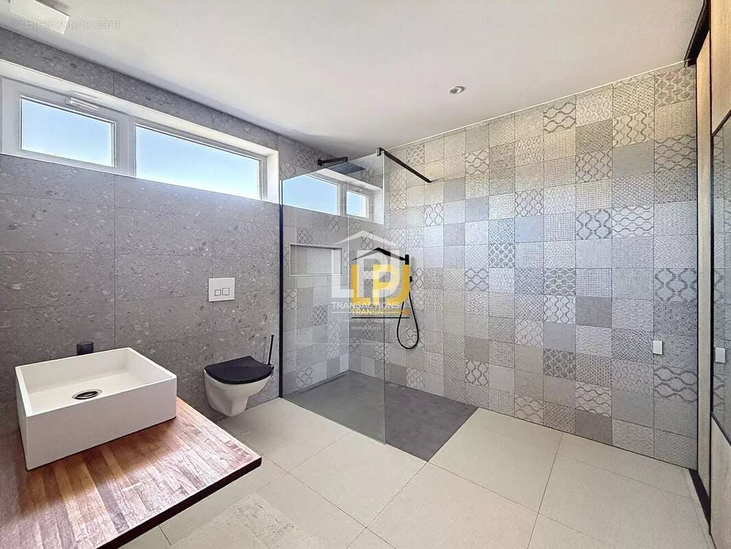 Maison familiale T4 entièrement rénovée au cœur d'Auterive – 110 m² – Jardin, terrasse et stationnements - photo 8