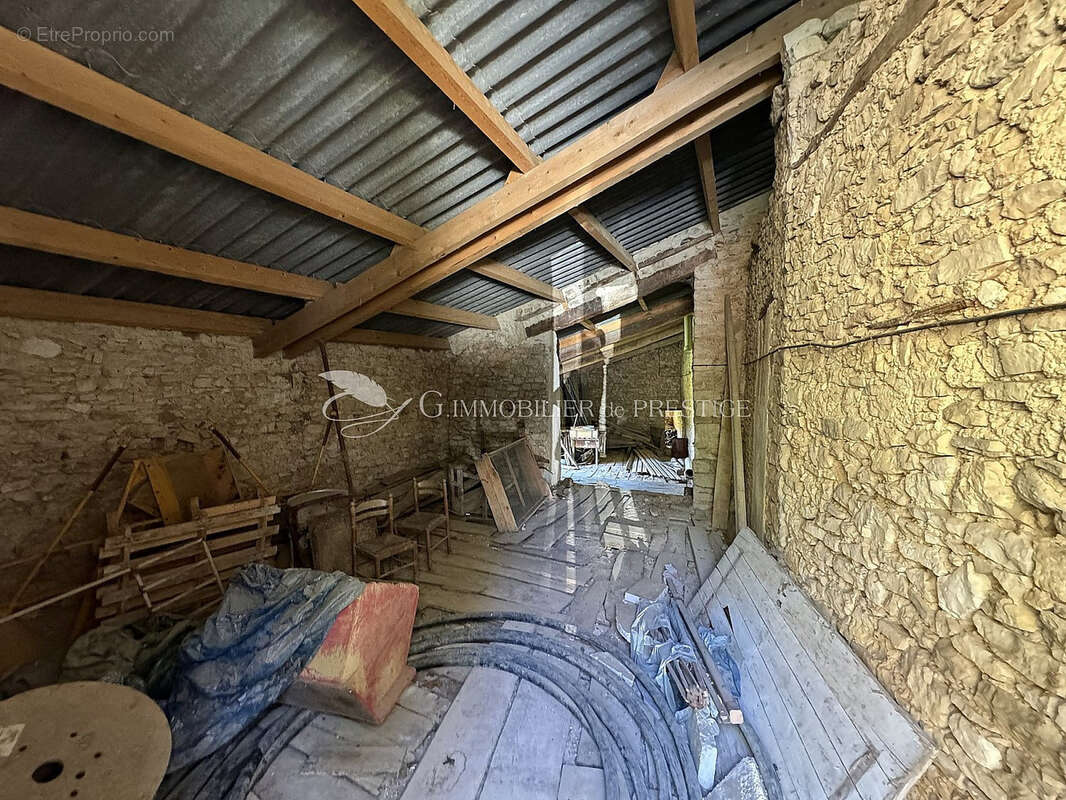 A Sault, en exclusivité, une propriété à restaurer avec vue - photo 13