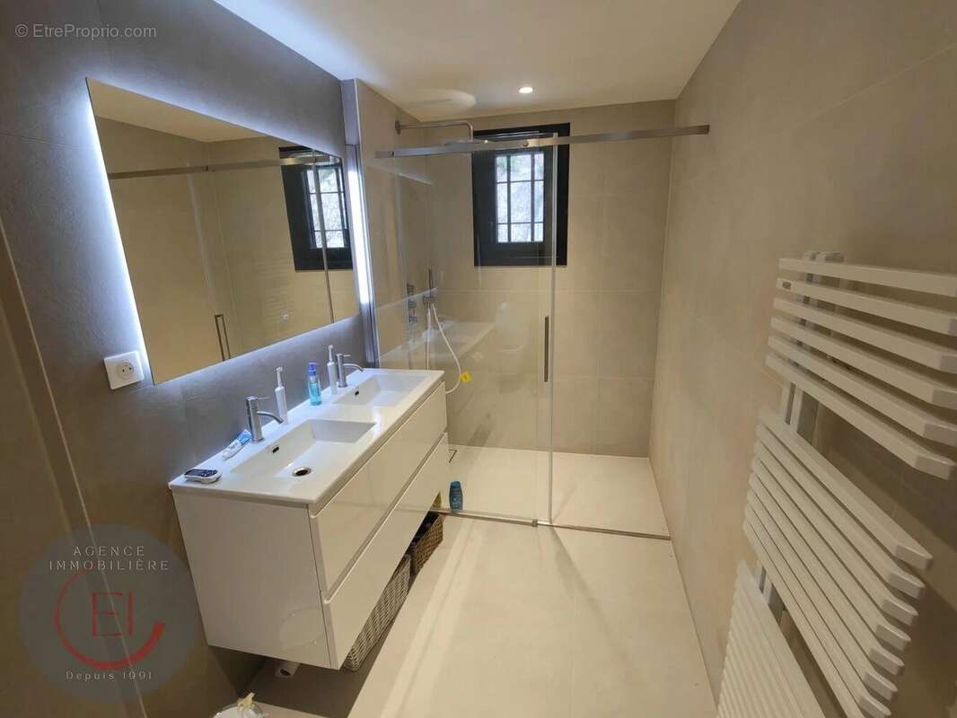 Maison à MANDELIEU-LA-NAPOULE