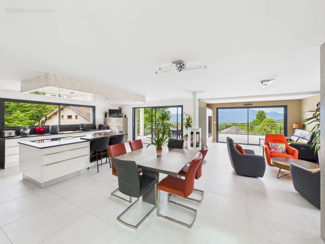 Maison à PUGNY-CHATENOD