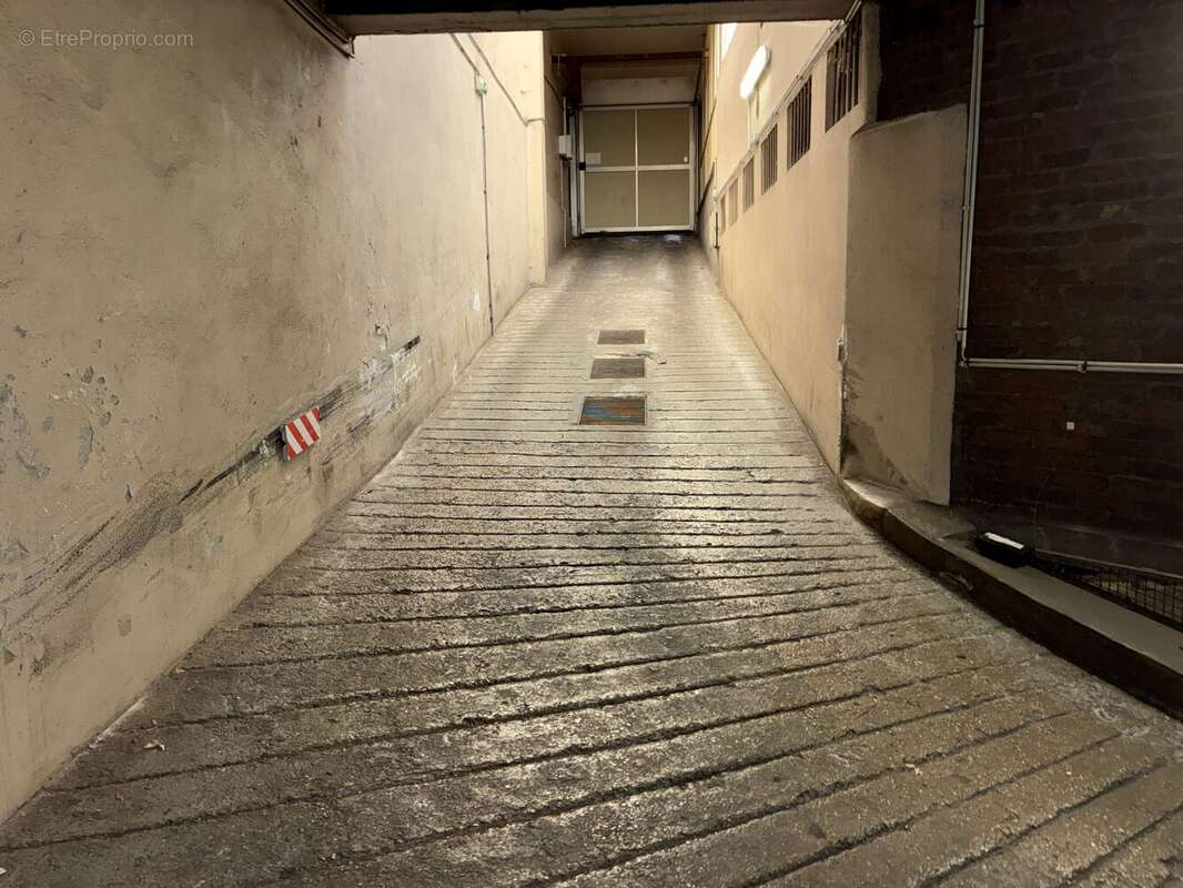 Parking 12 m² à Paris-16e  - photo 9