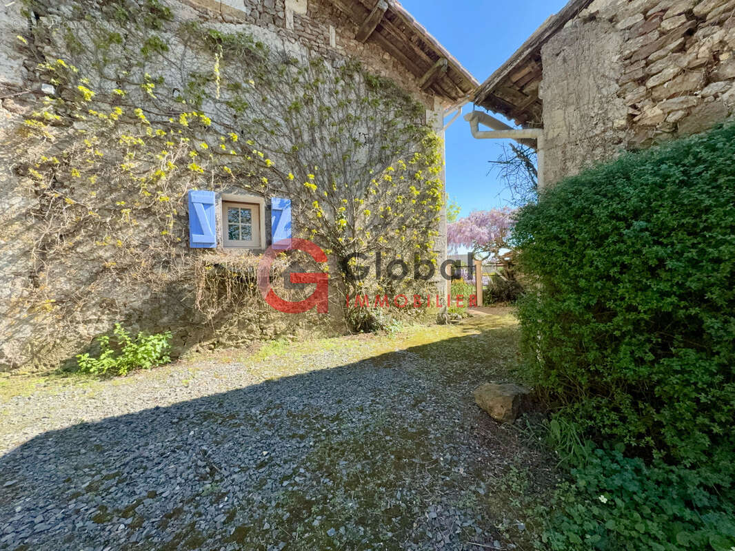 Maison à EXIREUIL